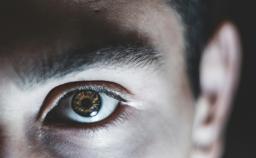 Eye image representing lutein and lycopene support